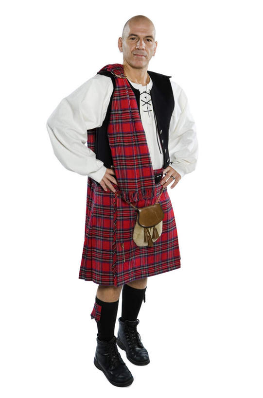 西方人,一个人,站,竖图,室内,白天,白色背景,正面,民族服装,裙子,欧洲,欧洲人,仅一个男性,仅一个人,仅一个中年男性,注视,手叉腰,叉腰,观察,看,站着,短裙,摄影,服饰,影棚,观看,半身裙,察看,关注,欧洲文化,苏格兰短裙,男人,男性,中年男性,白种人,站立,彩图,全身,影棚拍摄,传统服装,民俗服,拍摄