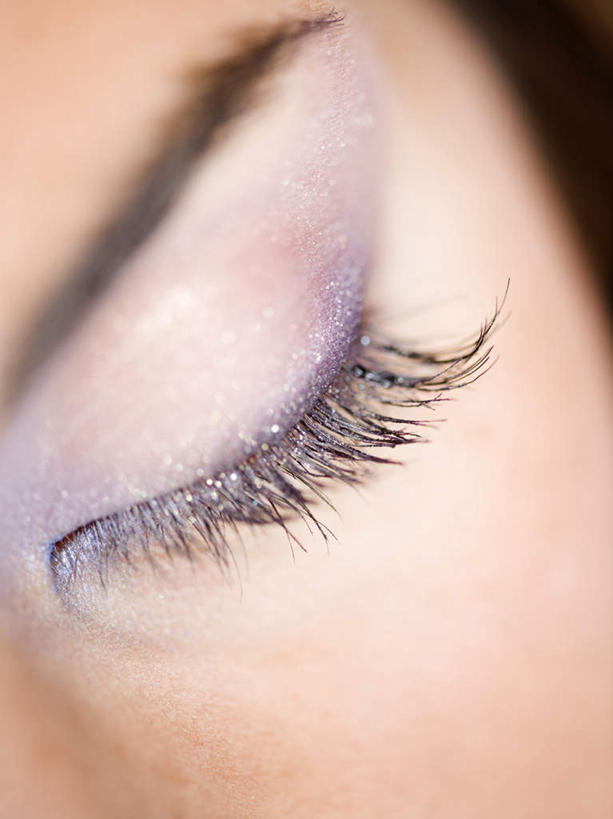 西方人,眼睛,眉毛,睫毛,一个人,竖图,室内,特写,白天,正面,化妆,美容,欧洲,欧洲人,瞳孔,仅一个年轻女性,仅一个女性,仅一个人,护肤,彩妆,保养,享受,休闲,眼影,放松,保健,眼部,养颜,年轻女性,女人,女性,白种人,睫,眉,眼,眼睫毛,眼眉,半身,彩图,眼眉毛