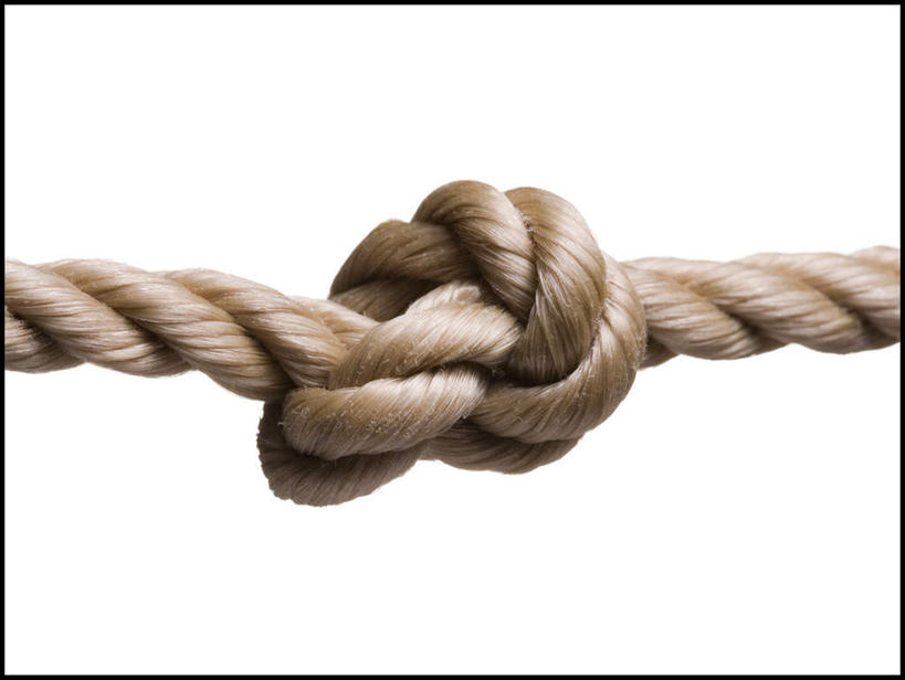 无人,横图,室内,特写,白天,白色背景,正面,静物,一根,环绕,缠绕,棕色,草绳,绳子,摄影,影棚,绳索,纠缠,稻草绳,彩图,影棚拍摄,拍摄