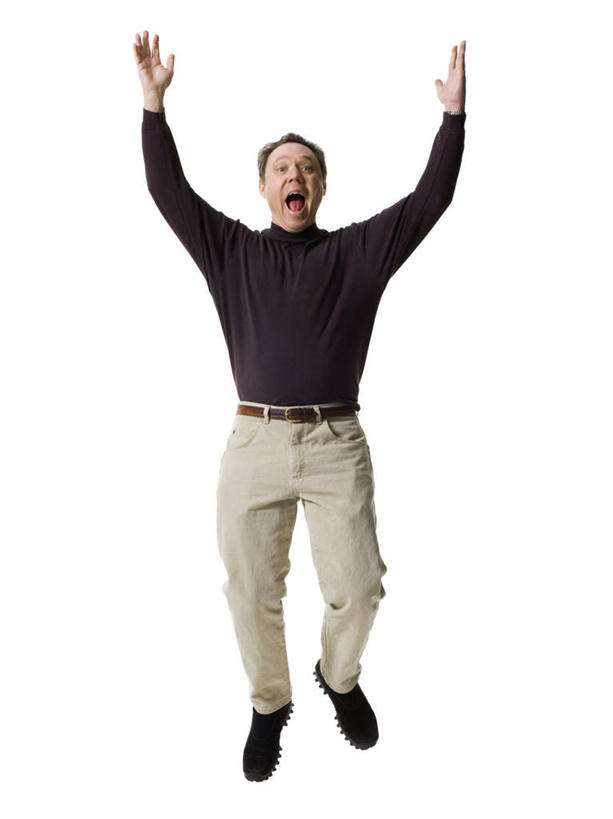 西方人,一个人,举,竖图,室内,白天,白色背景,正面,欧洲,欧洲人,仅一个男性,仅一个人,仅一个中年男性,服装,欢呼,注视,休闲装,衣服,观察,看,托,张嘴,休闲,休闲服,摄影,服饰,影棚,观看,察看,喝彩,关注,张大嘴巴,男人,男性,中年男性,白种人,张开嘴,举起,举手,举着,向上举,向上伸,向上托,彩图,全身,影棚拍摄,拍摄