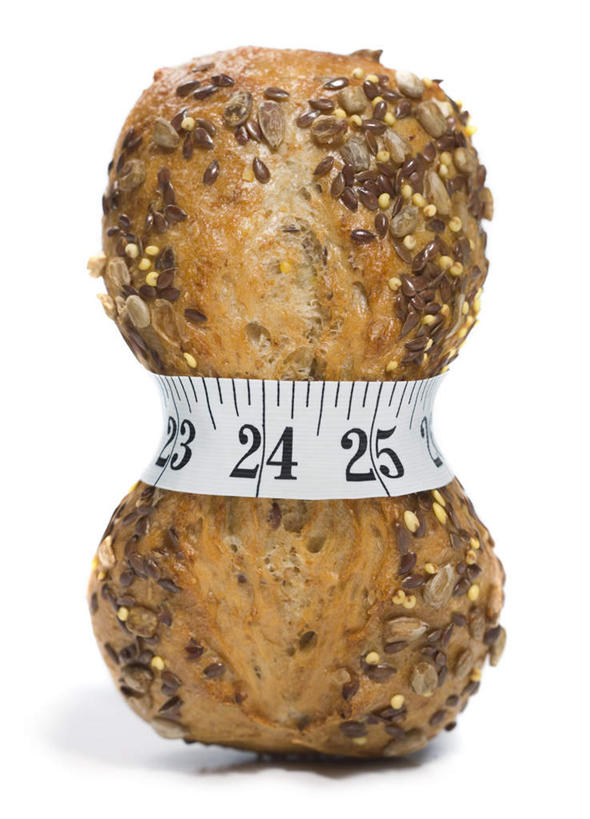 点心,面包,无人,竖图,室内,特写,白天,白色背景,正面,测量,皮尺,刻度,食品,面点,食物,糕点,一个,尺,保养,保健,摄影,影棚,单个,测量工具,尺子,减肥,腰围尺,瘦身,量具,量仪,塑料卷尺,百吉饼,贝果面包,彩图,影棚拍摄,拍摄