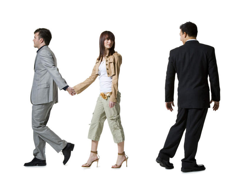 西方人,背部,三个人,商务人士,商务男性,走,握手,横图,室内,白天,白色背景,正面,高跟鞋,衬衫,爱情,时尚,鞋子,欧洲,欧洲人,套装,服装,浪漫,扭头,注视,休闲装,衣服,观察,看,转头,休闲,温暖,温馨,休闲服,恩爱,恋人,摄影,服饰,影棚,观看,和睦,察看,夹克,关注,时髦,商务装,工薪阶层,情敌,时兴,茄克,男人,男性,年轻男性,年轻女性,女人,女性,白种人,情侣,白领,上班族,步行,搀手,拉手,散步,手拉手,手握手,走路,彩图,全身,影棚拍摄,衬衣,拍摄,伴侣,融洽