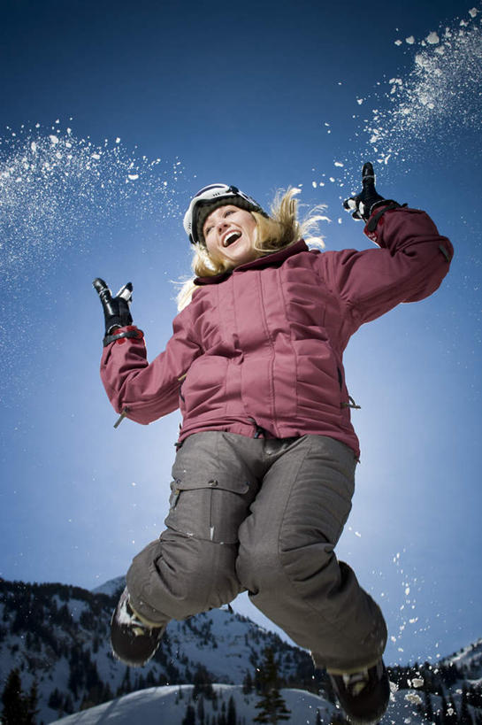 西方人,一个人,跳,举,竖图,室外,白天,仰视,旅游,度假,安全,美景,山,雪,雪山,大雪,欧洲,欧洲人,仅一个年轻女性,仅一个女性,仅一个人,阴影,服装,光线,眼镜,影子,冰,积雪,景观,山峰,雪景,冬季,冬天,防护,山峦,注视,娱乐,衣服,蓝色,蓝天,天空,阳光,自然,天,观察,看,托,张嘴,享受,休闲,景色,放松,寒冷,服饰,晴朗,观看,羽绒服,护目镜,保护,察看,冰冷,关注,自然风光,飞扬,保险,张大嘴巴,万里无云,保全,周全,安稳,安定,严寒,冰凉,酷寒,凛冽,凛凛,极冷,安全防护眼镜,飞腾,冬装,平安,年轻女性,女人,女性,白种人,晴空,晴空万里,张开嘴,举起,举手,举着,跳跃,向上举,向上伸,向上托,彩图,低角度拍摄,全身,防护眼镜