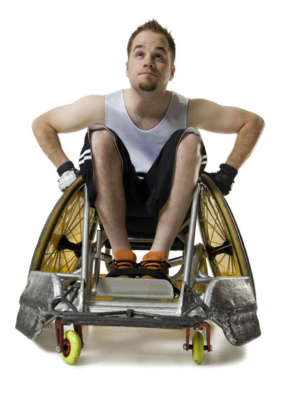 西方人,一个人,病人,运动员,坐,竖图,室内,白天,白色背景,正面,运动服,欧洲,欧洲人,仅一个男性,仅一个人,一辆,握,服装,工具,注视,仅一个年轻男性,衣服,轮椅,复健,观察,看,康复,器械,握着,摄影,服饰,影棚,观看,察看,医疗设备,衣着,穿着,关注,病患,医疗器械,残疾,残疾人,医疗工具,伤残,辅助设备,残障,弱势群体,衣饰,男人,男性,年轻男性,白种人,患者,就医者,体育运动员,运动选手,坐着,彩图,全身,影棚拍摄,拍摄,运动装