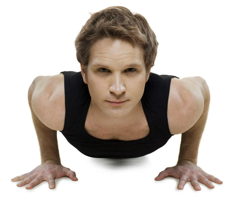 西方人,一个人,笑,俯卧撑,微笑,横图,室内,白天,白色背景,正面,锻炼,瑜伽,运动,欧洲,欧洲人,仅一个男性,仅一个人,撑,服装,背心,注视,仅一个年轻男性,衣服,黑色,观察,看,养生,摄影,服饰,影棚,观看,察看,撑着,衣着,穿着,关注,衣饰,体育,男人,男性,年轻男性,白种人,伏地挺身,彩图,全身,影棚拍摄,健身,拍摄,掌上压