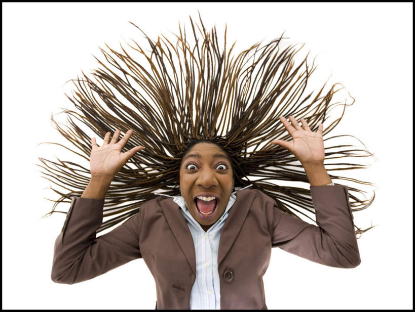 西方人,一个人,商务人士,商务女性,站,举,横图,室内,白天,白色背景,正面,欧洲,非洲,黑人,欧洲人,仅一个年轻女性,仅一个女性,仅一个人,套装,飘扬,注视,观察,看,托,站着,张嘴,辫子,摄影,影棚,观看,飘逸,幽默,察看,张开五指,关注,飞扬,商务装,诙谐,张大嘴巴,工薪阶层,风趣,年轻女性,女人,女性,非洲人,长发,白领,上班族,张开嘴,举起,举手,举着,向上举,向上伸,向上托,站立,半身,彩图,影棚拍摄,拍摄,五指张开