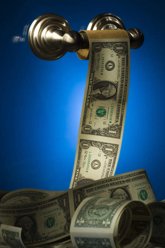 无人,竖图,室内,特写,白天,正面,钱,美元,生活用品,静物,金属制品,吊挂,悬挂,阴影,蓝色背景,反射,金属,标志,钱币,数字,文字,影子,字符,美金,挂,标识,一个,日用品,钞票,金融,纸币,摄影,阿拉伯数字,影棚,经济,单个,美圆,流通,纸钞,贸易,卷纸架,卷纸器,货币,现金,彩图,影棚拍摄,拍摄