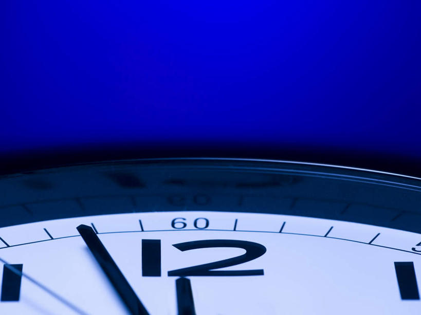 无人,横图,室内,特写,白天,正面,静物,蓝色背景,时间,标志,时钟,数字,文字,字符,指针,计时,标识,一个,挂钟,钟表,表,时针,摄影,阿拉伯数字,影棚,单个,分针,钟,彩图,影棚拍摄,拍摄