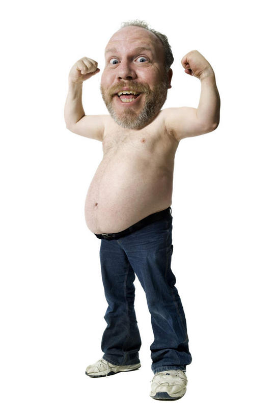 西方人,一个人,站,举,笑,微笑,露齿笑,竖图,室内,白天,白色背景,正面,欧洲,欧洲人,仅一个男性,仅一个人,仅一个中年男性,裤子,注视,牛仔裤,裸露,观察,看,托,站着,摄影,影棚,观看,幽默,察看,关注,裸,诙谐,风趣,男人,男性,中年男性,白种人,举起,举手,举着,向上举,向上伸,向上托,站立,彩图,全身,影棚拍摄,拍摄