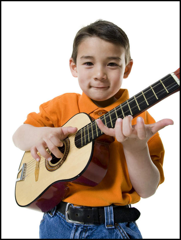 东方人,儿童,一个人,笑,微笑,竖图,室内,白天,白色背景,正面,纯洁,亚洲,仅一个男性,仅一个人,握,服装,吉他,乐器,弦乐器,拿,拿着,注视,休闲装,黄种人,小孩,衣服,黄色,观察,看,仅一个小孩,休闲,休闲服,可爱,童年,童趣,弹,握着,摄影,服饰,影棚,观看,察看,关注,弹拨弦鸣乐器,童真,烂漫,无邪,天真,男孩,男人,男性,亚洲人,孩子,半身,彩图,影棚拍摄,拍摄,弹拨弦乐器,男生