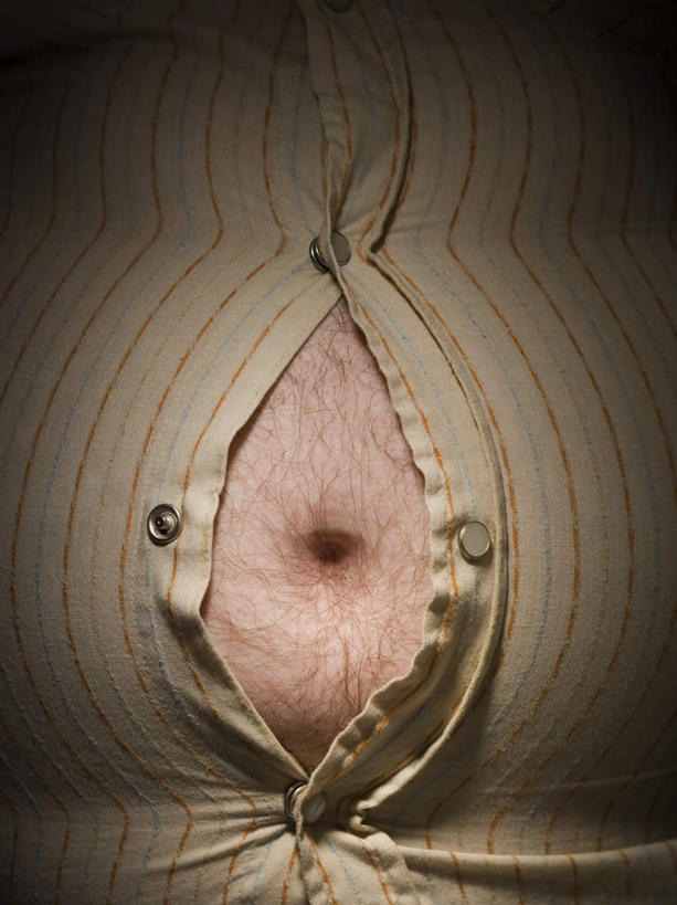 西方人,腹部,肥胖,一个人,竖图,室内,特写,白天,正面,衬衫,欧洲,欧洲人,仅一个男性,仅一个人,仅一个中年男性,阴影,服装,反射,影子,衣服,服饰,衣着,穿着,肥,胖,衣饰,男人,男性,中年男性,白种人,腹,肚子,半身,彩图,衬衣