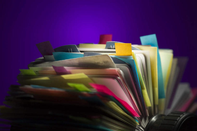 无人,横图,室内,特写,白天,正面,静物,一排,许多,阴影,紫色背景,朦胧,模糊,整齐,并列,并排,反射,材料,档案,文件,影子,纸,很多,排列,一个,手稿,资料,摄影,影棚,单个,证明,队列,文档,平行,菜单叉,传票叉,单插,单据叉,单据插,票叉,票插,票据叉,纸插,彩图,影棚拍摄,拍摄