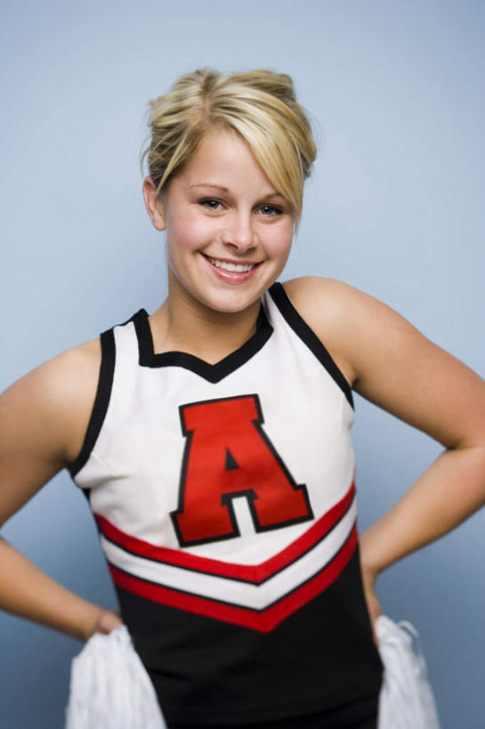 西方人,一个人,站,笑,微笑,露齿笑,竖图,室内,白天,正面,裙子,欧洲,欧洲人,仅一个年轻女性,仅一个女性,仅一个人,握,蓝色背景,英文,标志,文字,字符,字母,拿,拿着,注视,标识,手叉腰,叉腰,观察,看,站着,握着,短裙,摄影,影棚,观看,半身裙,英文字母,察看,双手叉腰,关注,拉拉队,拉拉花,拉拉球,啦啦花,啦啦球,年轻女性,女人,女性,白种人,站立,半身,彩图,影棚拍摄,拍摄