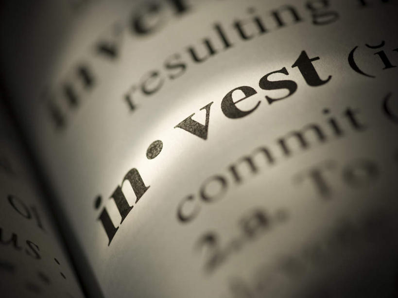 无人,横图,俯视,室内,特写,白天,静物,书籍,一本,一排,许多,阴影,朦胧,模糊,整齐,反射,英文,标志,工具,文字,影子,字符,字母,标识,排列,英文字母,队列,词典,辞典,工具书,书,图书,彩图,高角度拍摄