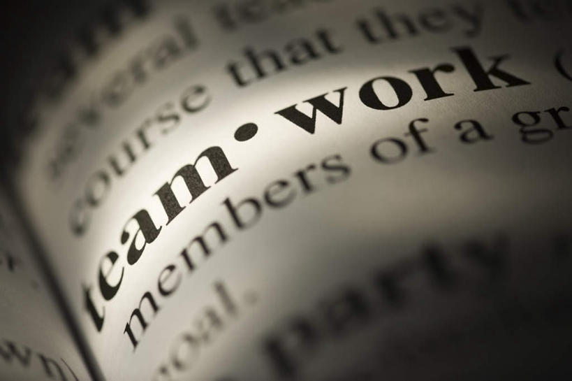 无人,横图,俯视,室内,特写,白天,静物,书籍,一排,许多,阴影,朦胧,模糊,整齐,反射,英文,标志,工具,文字,影子,字符,字母,标识,排列,黑色,英文字母,队列,词典,辞典,工具书,书,图书,彩图,高角度拍摄