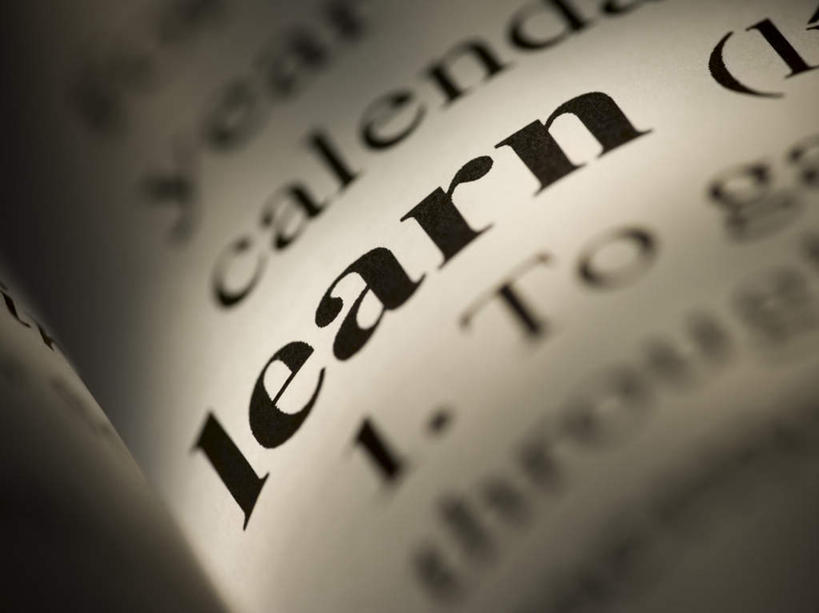 无人,横图,俯视,室内,特写,白天,静物,书籍,一排,许多,阴影,朦胧,模糊,整齐,反射,英文,标志,工具,文字,影子,字符,字母,标识,排列,黑色,英文字母,队列,词典,辞典,工具书,书,图书,彩图,高角度拍摄