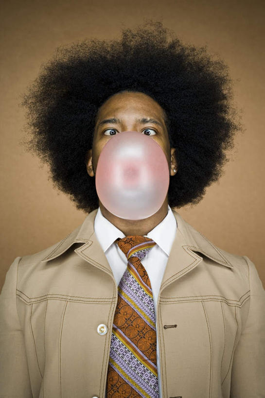 西方人,眼睛,一个人,站,竖图,室内,白天,正面,欧洲,非洲,黑人,欧洲人,瞳孔,仅一个男性,仅一个人,阴影,服装,反射,影子,食品,糖果,领带,软糖,注视,休闲装,食物,仅一个年轻男性,衣服,甜食,吹,观察,看,站着,休闲,休闲服,眼部,摄影,服饰,影棚,褐色背景,观看,斗鸡眼,泡泡糖,察看,象征,庄重,关注,身份,正式,地位,对眼,内斜,男人,男性,年轻男性,非洲人,眼,站立,半身,彩图,影棚拍摄,拍摄