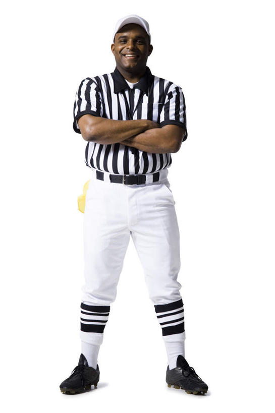 西方人,一个人,站,笑,双手交叉,微笑,露齿笑,竖图,室内,白天,白色背景,正面,运动服,运动鞋,帽子,鞋子,欧洲,非洲,黑人,欧洲人,仅一个男性,仅一个人,仅一个中年男性,裁判,阴影,条纹,服装,反射,影子,注视,运动帽,衣服,白色,黑色,观察,看,站着,鸭舌帽,摄影,服饰,影棚,观看,休闲鞋,察看,双手抱胸,衣着,穿着,关注,衣饰,裁判员,男人,男性,中年男性,非洲人,站立,彩图,全身,影棚拍摄,拍摄,运动装