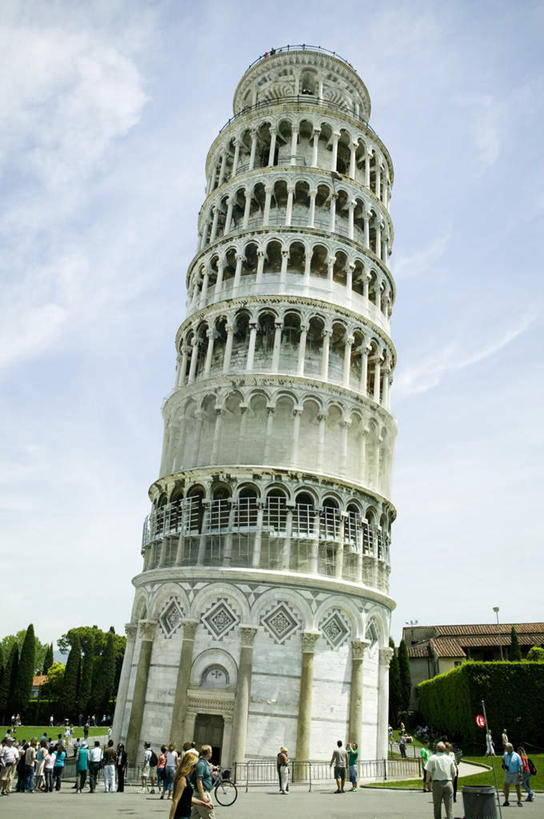 西方人,站,竖图,室外,白天,正面,旅游,度假,草地,草坪,名胜古迹,植物,标志建筑,地标,建筑,意大利,欧洲,欧洲人,行人,游客,游人,阴影,服装,遗迹,光线,影子,云,云朵,许多人,云彩,注视,休闲装,古迹,文物,娱乐,建设,古建筑,路人,旅客,草,树,树木,衣服,蓝色,绿色,白云,蓝天,天空,阳光,自然,天,观察,看,站着,一群人,享受,休闲,休闲服,旅游胜地,放松,服饰,生长,晴朗,成长,观看,察看,比萨,比萨省,托斯卡纳,关注,南欧,古文明,意大利共和国,首府,托斯卡纳大区,过客,男人,男性,女人,女性,中年男性,中年女性,白种人,晴空,站立,半身,彩图