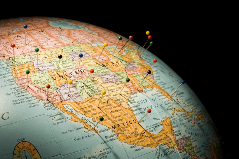 无人,横图,俯视,室内,特写,白天,仪器,海洋,生活用品,静物,地图,许多,阴影,黑色背景,反射,网格,地球仪,线条,影子,世界地图,地球,陆地,办公用品,很多,全球,球,文具,一个,经纬线,模型,学习用品,日用品,球体,摄影,地理,国家,影棚,单个,文具用品,大陆,世界,纬线,版图,经线,经纬仪,地理学,彩图,高角度拍摄,影棚拍摄,拍摄,大洋,大洲,大头针