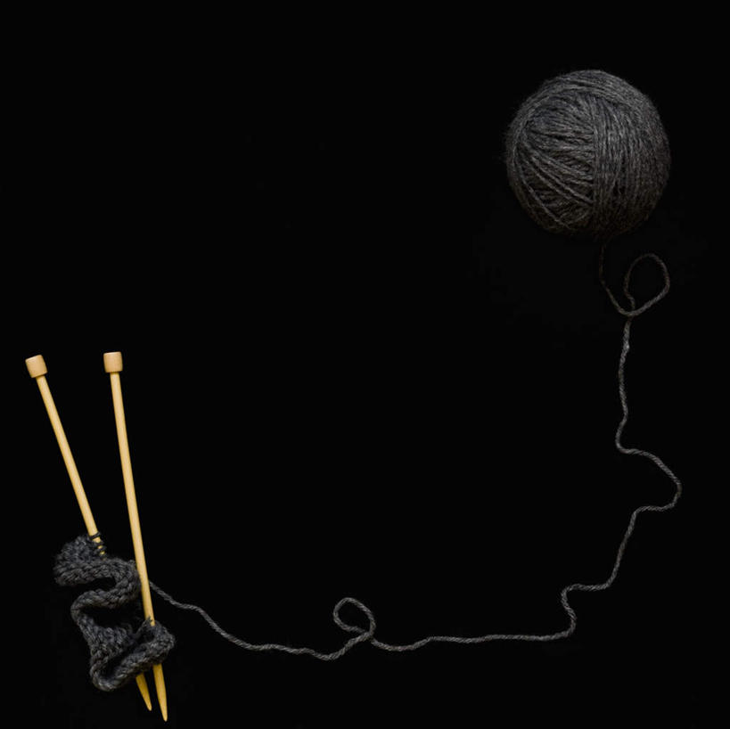 无人,横图,室内,特写,白天,正面,桌面,桌子,静物,两根,黑色背景,卷曲,编织,缠绕,木制,织物,线团,针,纺织,一个,黑色,木制品,毛线,摄影,影棚,单个,毛衣针,编织针,彩图,影棚拍摄,拍摄