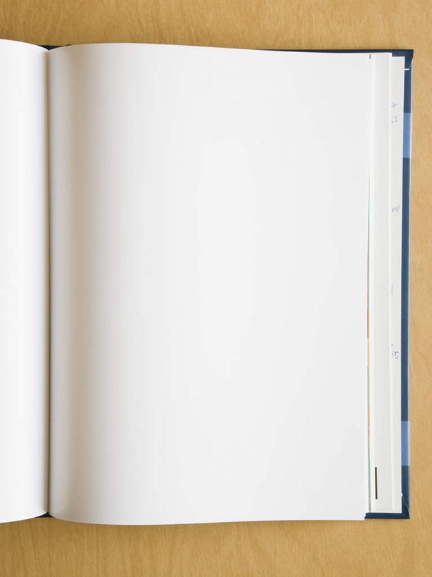 无人,竖图,俯视,室内,特写,白天,桌面,桌子,静物,一本,木制,记事本,白色,本子,笔记本,木制品,彩图,高角度拍摄