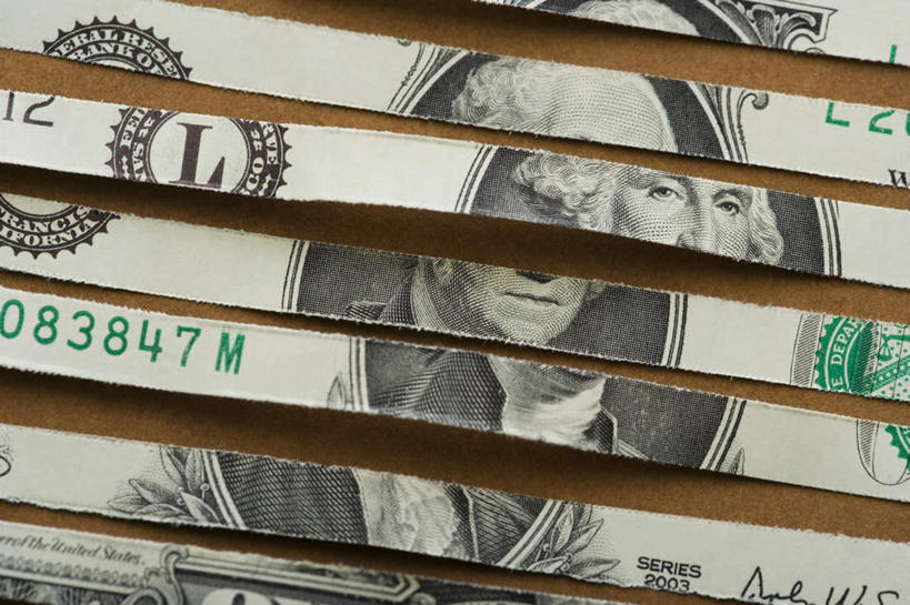 无人,横图,俯视,室内,特写,白天,白色背景,钱,美元,桌面,桌子,静物,一排,一张,整齐,木制,钱币,办公用品,撕裂,美金,排列,木制品,钞票,金融,纸币,摄影,影棚,经济,办公设备,碎纸,保密,队列,秘密,美圆,机密,流通,纸钞,贸易,输出设备,机要,货币,现金,彩图,高角度拍摄,影棚拍摄,拍摄,碎纸机