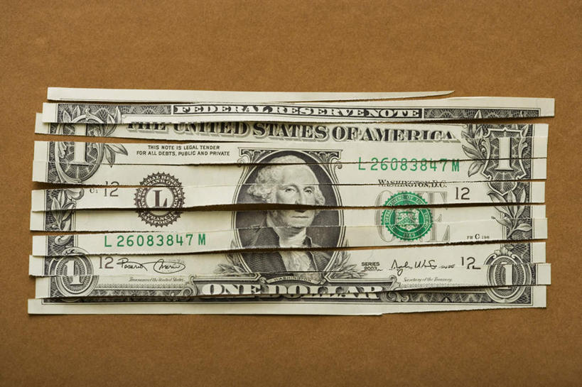 无人,横图,俯视,室内,特写,白天,白色背景,钱,美元,桌面,桌子,静物,一排,一张,整齐,木制,钱币,办公用品,撕裂,美金,排列,木制品,钞票,金融,纸币,摄影,影棚,经济,办公设备,碎纸,保密,队列,秘密,美圆,机密,流通,纸钞,贸易,输出设备,机要,货币,现金,彩图,高角度拍摄,影棚拍摄,拍摄,碎纸机