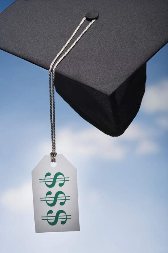 无人,竖图,俯视,室外,特写,白天,帽子,阴影,光线,符号,影子,云,云朵,云彩,一个,蓝色,黑色,白云,蓝天,天空,阳光,天,晴朗,单个,博士帽,下降,降落,学位帽,降低,下跌,下落,美元符号,晴空,彩图,高角度拍摄