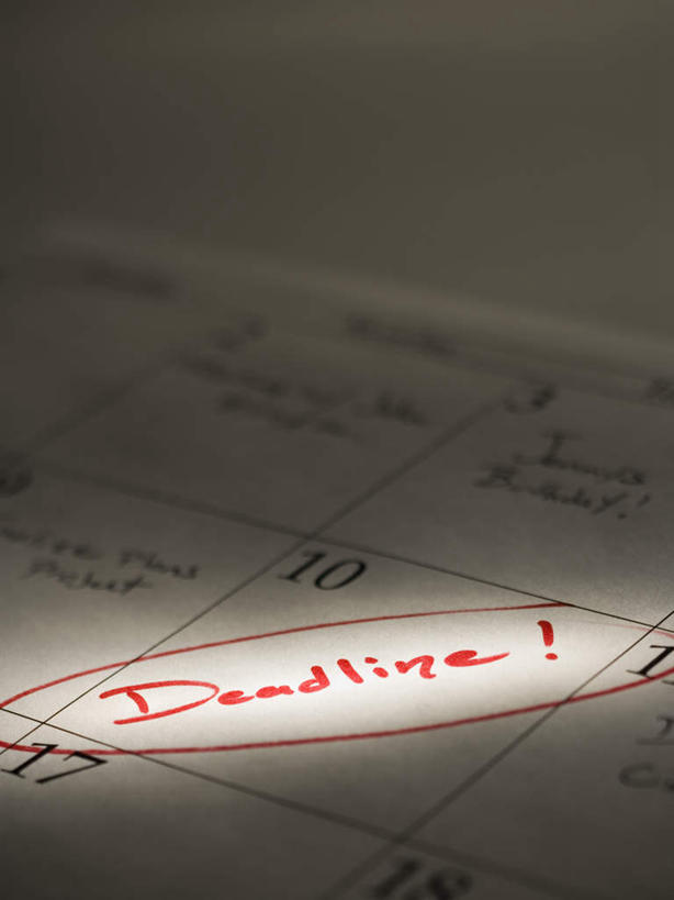 无人,竖图,俯视,室内,特写,白天,静物,台历,阴影,时间,反射,英文,标志,文字,影子,字符,字母,计时,标识,红色,摄影,影棚,英文字母,日期,感叹号,日历,彩图,高角度拍摄,影棚拍摄,拍摄