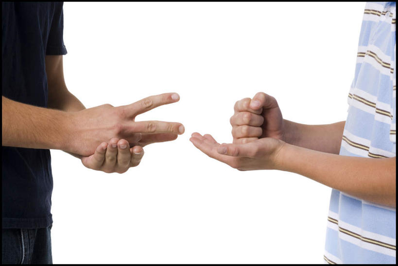 西方人,手,两个人,伙伴,朋友,站,横图,室内,特写,白天,白色背景,侧面,游戏,友谊,欧洲,欧洲人,服装,玩,休闲装,娱乐,相视,衣服,站着,休闲,面对面,手部,休闲服,摄影,服饰,影棚,活动,对视,猜拳,互视,发泄,消遣,智力,划拳,相对,相看,宣泄,友情,男人,男性,年轻男性,白种人,玩耍,嬉戏,站立,半身,彩图,影棚拍摄,拍摄