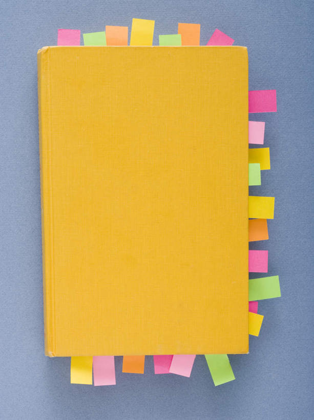 无人,竖图,俯视,室内,特写,白天,静物,一本,阴影,反射,粘性,影子,办公用品,便利贴,便签,记事本,文具,黄色,本子,笔记本,摄影,影棚,办公设备,文具用品,记事,快捷,文化工具,方便,N次贴,便条贴,告诉贴,即时贴,彩图,高角度拍摄,影棚拍摄,拍摄