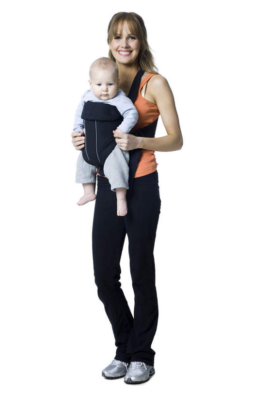 西方人,婴儿,儿童,两个人,家庭,母亲,站,抱,笑,微笑,露齿笑,竖图,室内,白天,白色背景,正面,婴儿服装,纯洁,欧洲,欧洲人,服装,注视,休闲装,小孩,衣服,观察,看,站着,休闲,温暖,温馨,一家人,休闲服,可爱,母爱,童年,童趣,摄影,服饰,活泼,影棚,抱着,观看,和睦,察看,搂着,关注,宝宝,童真,纯真,烂漫,无邪,母婴,伶俐,天真,年轻女性,女人,女性,白种人,孩子,年轻人,搂,搂抱,站立,彩图,全身,影棚拍摄,婴儿服,拍摄,融洽,婴儿背带