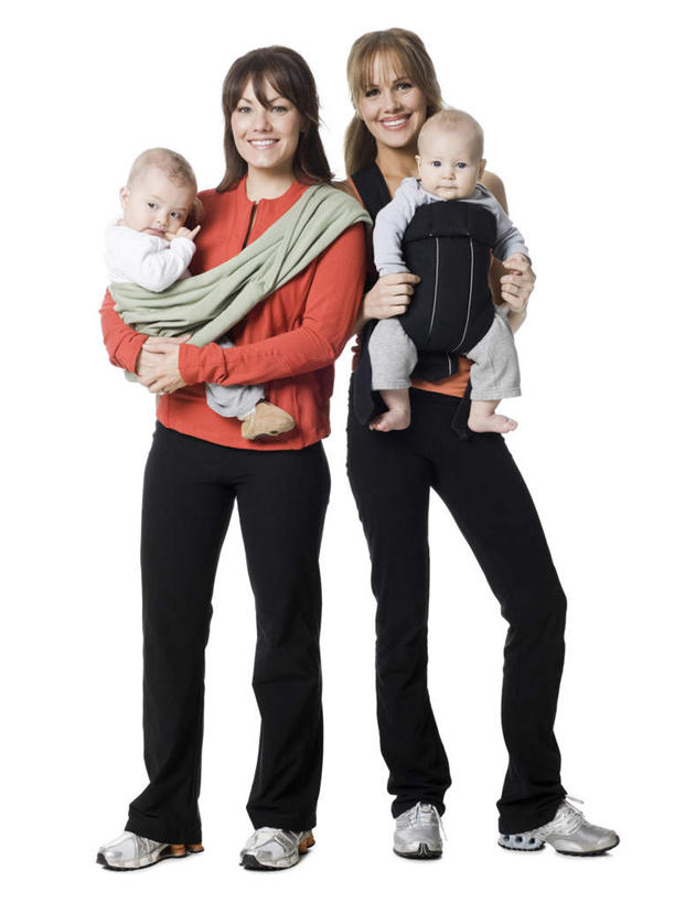 西方人,婴儿,儿童,四个人,家庭,母亲,伙伴,朋友,站,抱,笑,微笑,露齿笑,竖图,室内,白天,白色背景,正面,婴儿服装,友谊,纯洁,欧洲,欧洲人,服装,注视,休闲装,小孩,衣服,观察,看,站着,休闲,温暖,温馨,一家人,休闲服,可爱,母爱,童年,童趣,摄影,服饰,活泼,影棚,抱着,观看,和睦,察看,搂着,关注,宝宝,童真,纯真,烂漫,无邪,母婴,伶俐,天真,友情,年轻女性,女人,女性,白种人,孩子,年轻人,搂,搂抱,站立,彩图,全身,影棚拍摄,婴儿服,拍摄,融洽,婴儿背带