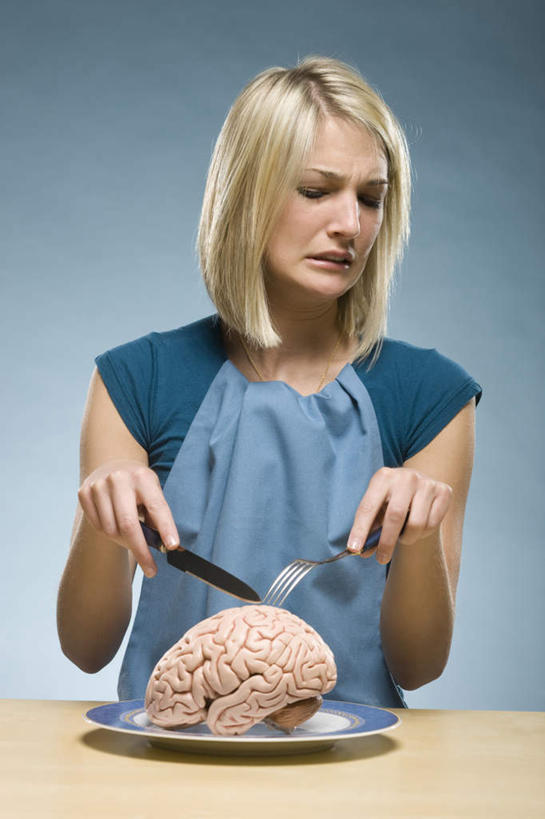 西方人,一个人,坐,竖图,室内,白天,正面,桌面,桌子,餐具,金属制品,欧洲,欧洲人,大脑,仅一个年轻女性,仅一个女性,仅一个人,阴影,蓝色背景,服装,反射,金属,木制,叉子,刀叉,刀子,碟子,盘,影子,扭头,注视,休闲装,一个,衣服,蓝色,盘子,餐巾,木制品,碟,观察,看,转头,休闲,休闲服,摄影,服饰,影棚,单个,观看,厌恶,察看,器官,关注,餐刀,沟壑,餐叉,小脑,脑干,大脑皮层,端脑,沟,灰质,回,间脑,腻烦,讨厌,憎恶,厌烦,保洁方巾,口布,年轻女性,女人,女性,白种人,进餐用具,坐着,半身,彩图,影棚拍摄,拍摄