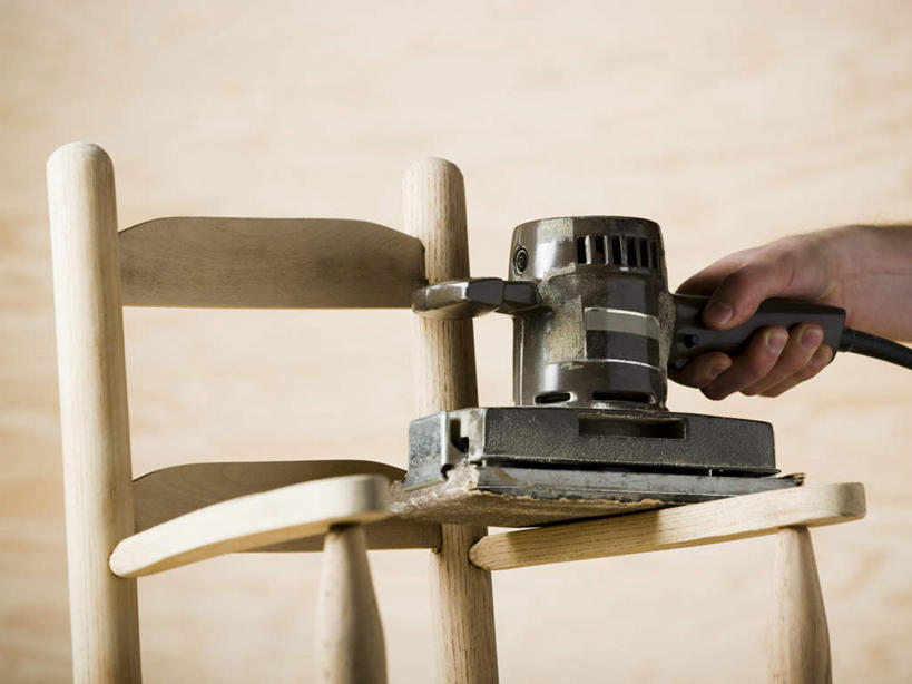 西方人,手,一个人,横图,室内,特写,白天,正面,机器,椅子,欧洲,欧洲人,仅一个男性,仅一个人,仅一个中年男性,握,阴影,反射,影子,木椅,拿,拿着,手部,机械,握着,摄影,影棚,单手,磨光机,男人,男性,中年男性,白种人,半身,彩图,影棚拍摄,拍摄