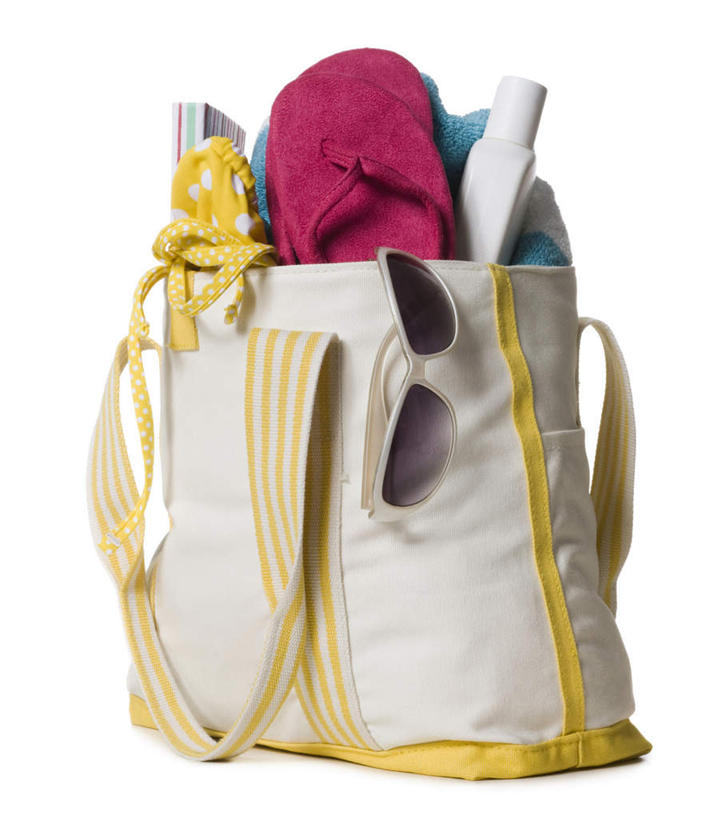 无人,竖图,室内,特写,白天,白色背景,正面,凉鞋,购物,消费,静物,袋子,鞋子,包装袋,墨镜,手提袋,眼镜,购物袋,一个,化妆品,太阳镜,太阳眼镜,遮阳镜,金融,摄影,影棚,单个,防晒乳,防晒霜,护肤品,化妆用品,购买,护肤用品,贸易,彩图,影棚拍摄,夹趾拖鞋,人字拖,人字拖鞋,拍摄