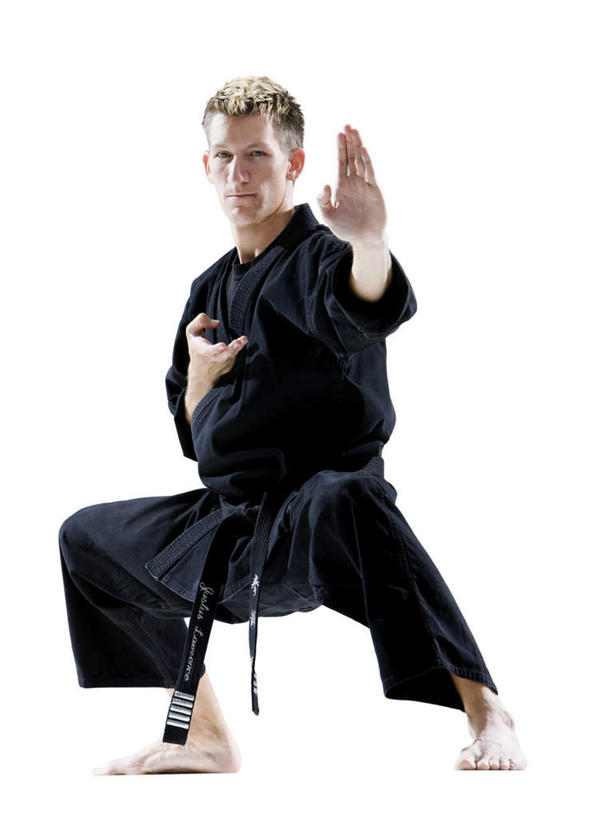 西方人,一个人,站,蹲,竖图,室内,白天,白色背景,正面,锻炼,运动,武术,欧洲,欧洲人,仅一个男性,仅一个人,仅一个中年男性,服装,注视,光脚,衣服,黑色,观察,看,站着,教练,赤脚,摄影,服饰,影棚,观看,张开双腿,察看,衣着,穿着,关注,搏击,空手道,柔道服,衣饰,展开双腿,体育,男人,男性,中年男性,白种人,蹲着,站立,彩图,全身,影棚拍摄,健身,拍摄,空手,唐手,武道,伸展双腿,练功服