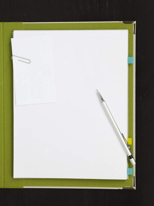 无人,竖图,俯视,室内,特写,白天,静物,金属制品,阴影,黑色背景,反射,粘性,金属,笔,影子,办公用品,便利贴,便签,回形针,记事本,文具,本子,笔记本,铅笔,学习用品,摄影,影棚,办公设备,文具用品,记事,一支,自动铅笔,曲别针,快捷,文化工具,方便,N次贴,便条贴,告诉贴,即时贴,彩图,高角度拍摄,影棚拍摄,拍摄