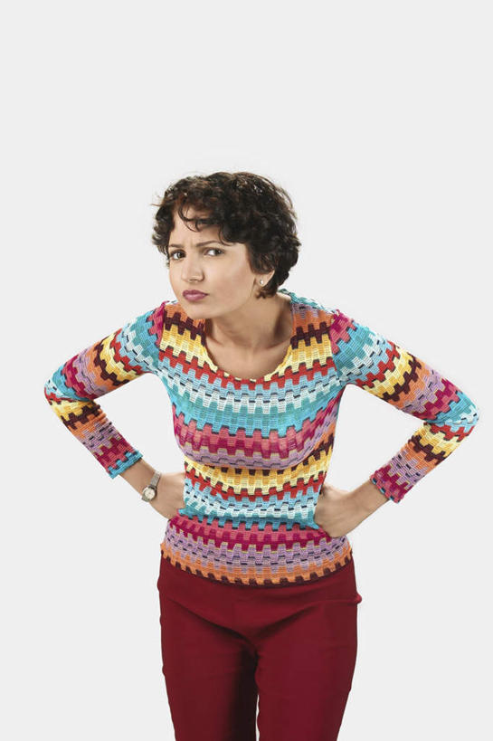 东方人,嘴,一个人,站,竖图,室内,白天,正面,毛衣,亚洲,仅一个年轻女性,仅一个女性,仅一个人,阴影,服装,反射,影子,注视,休闲装,黄种人,手叉腰,衣服,叉腰,嘟嘴,观察,看,站着,休闲,休闲服,撅嘴,摄影,服饰,影棚,观看,察看,双手叉腰,关注,线衫,年轻女性,女人,女性,亚洲人,嘴巴,嘴唇,站立,半身,彩图,影棚拍摄,绒衣,套衫,套头毛衣,线衣,拍摄