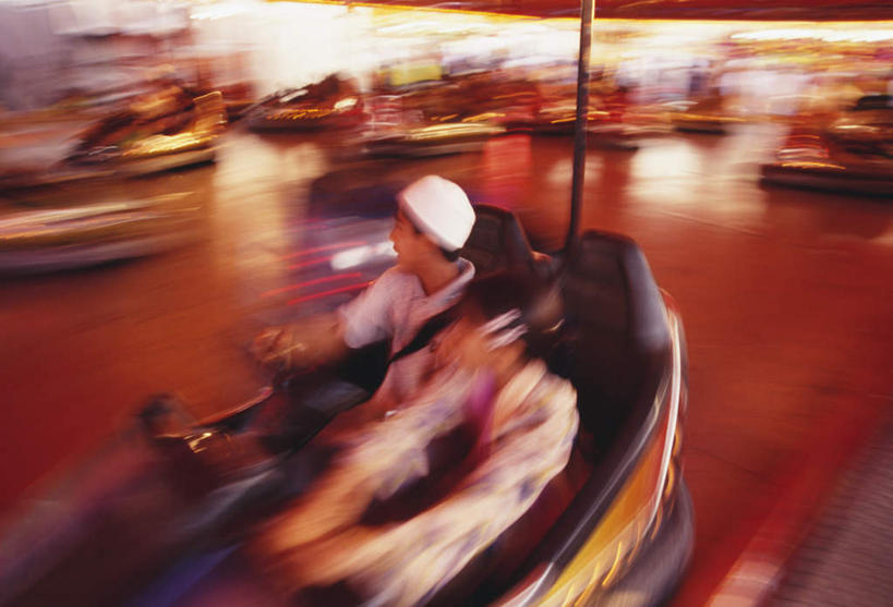 东方人,儿童,伙伴,朋友,游乐园,坐,横图,室外,白天,正面,度假,游戏,友谊,纯洁,美景,城市风光,城市,游乐场,阿联酋,亚洲,服装,朦胧,模糊,景观,许多人,玩,黄种人,娱乐,车,小孩,衣服,驾驶,行驶,一群人,享受,休闲,景色,放松,可爱,童年,童趣,服饰,游乐设施,碰碰车,活动,操纵,控制,衣着,穿着,发泄,消遣,智力,载具,西亚,童真,阿拉伯联合酋长国,操控,迪拜,烂漫,无邪,宣泄,把持,乐园,衣饰,游艺设施,杜拜,天真,友情,男孩,男人,男性,女孩,女人,女性,亚洲人,玩耍,嬉戏,坐着,半身,彩图,男生,女生