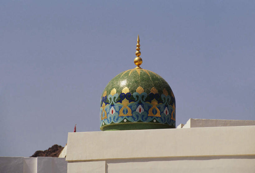 无人,横图,室外,白天,正面,旅游,度假,标志建筑,地标,建筑,阿曼,亚洲,阴影,节日,光线,影子,墙,首都,文化,娱乐,建设,墙壁,墙面,蓝色,蓝天,天空,阳光,天,祈祷,享受,休闲,健康,旅游胜地,放松,许愿,宗教,信仰,晴朗,纪念,祈求,伊斯兰教,清真寺,西亚,万里无云,阿曼苏丹国,马斯喀特,马斯喀图,马斯卡德,米卡斯,平安,晴空,晴空万里,彩图