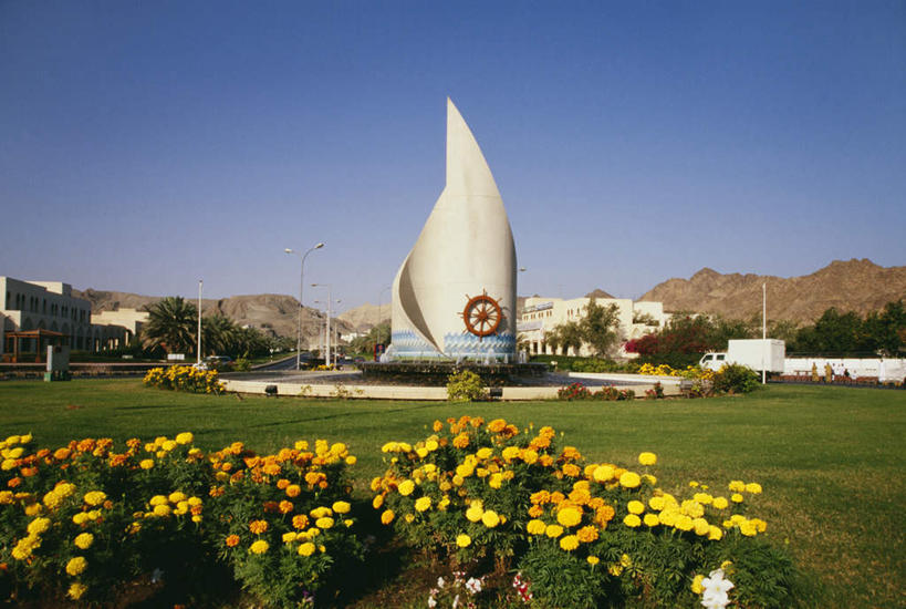 无人,横图,室外,白天,正面,度假,草地,草坪,花海,花圃,美景,植物,城市风光,城市,路灯,喷泉,叶子,照明,阿曼,亚洲,阴影,盛开,光线,影子,景观,灯光,首都,花蕾,文化,娱乐,灯,草,花,花瓣,花朵,花卉,鲜花,树,树木,蓝色,绿色,蓝天,天空,阳光,自然,花丛,花束,花田,天,花苞,花蕊,品味,享受,休闲,景色,放松,生长,晴朗,成长,照亮,照明设备,西亚,水景,万里无云,美观,阿曼苏丹国,马斯喀特,马斯喀图,马斯卡德,米卡斯,设计,晴空,晴空万里,彩图