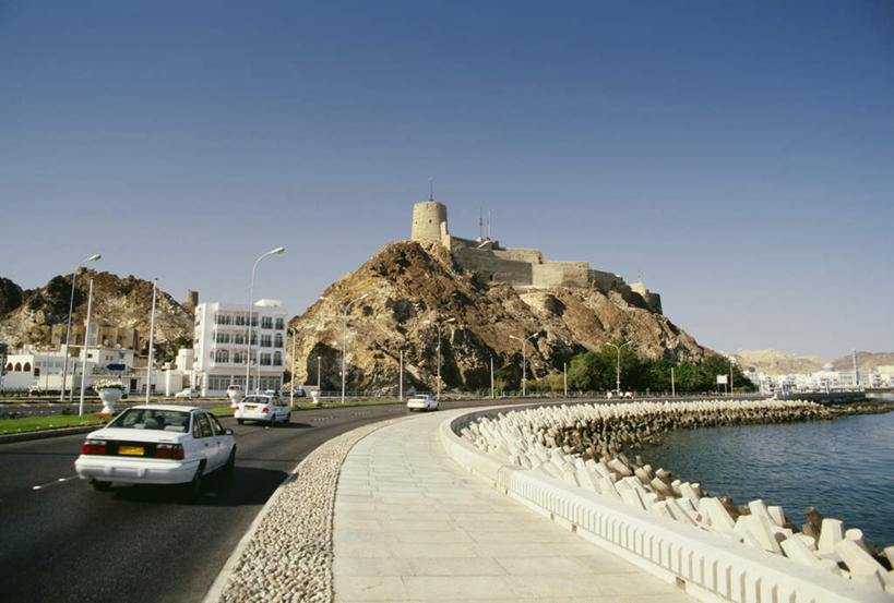 无人,横图,室外,白天,正面,度假,河流,美景,山,山脉,水,植物,城市风光,城市,道路,路,路灯,公路,汽车,照明,阿曼,亚洲,阴影,光线,影子,河水,景观,山峰,水流,灯光,分界线,停车线,交通,山峦,首都,娱乐,车,灯,树,树木,蓝色,绿色,蓝天,天空,阳光,自然,交通工具,轿车,群山,天,享受,休闲,景色,放松,生长,晴朗,成长,车行道,车行道分界线,照亮,照明设备,载具,标线,西亚,车行线,万里无云,阿曼苏丹国,马斯喀特,马斯喀图,马斯卡德,晴空,晴空万里,马路,彩图