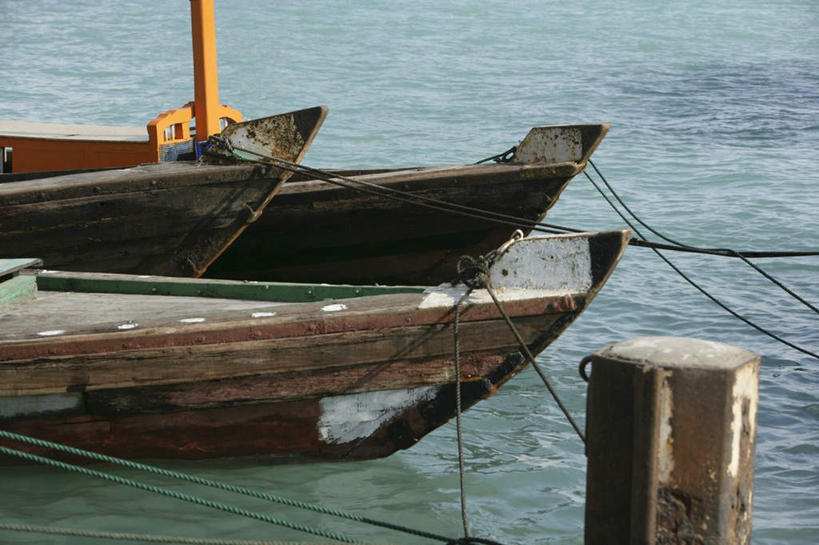 无人,码头,横图,室外,白天,正面,度假,海浪,海洋,美景,城市风光,城市,港口,船,阿联酋,亚洲,柱子,景观,浪花,木船,娱乐,海水,交通工具,享受,休闲,景色,放松,舟,载具,西亚,缆绳,海景,阿拉伯联合酋长国,迪拜,系船柱,缆绳桩,缆绳柱,系缆桩,杜拜,大海,风浪,海,海水的波动,近岸浪,涌浪,彩图,摆渡口,埠头,渡口,渡头,港湾,海港,货运码头,口岸,商港