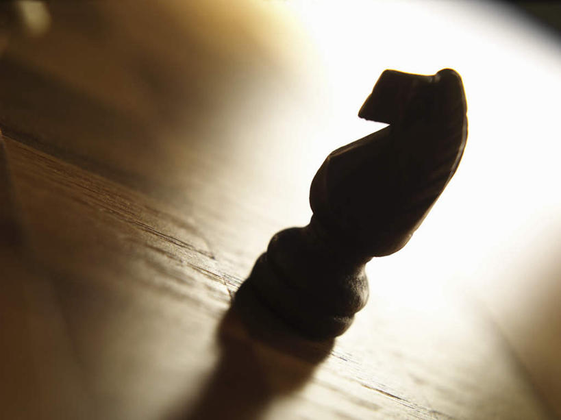 无人,横图,俯视,室内,特写,白天,游戏,快乐,比赛,竞争,马,野生动物,静物,阴影,朦胧,模糊,反射,影子,玩,娱乐,旗子,动物,象棋,休闲,棋盘,国际象棋,益智,运输,牲畜,活动,发泄,消遣,智力,宣泄,玩耍,嬉戏,彩图,高角度拍摄