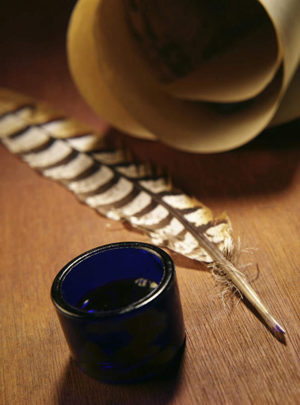 无人,竖图,俯视,室内,特写,白天,道路,静物,地图,阴影,反射,信息,笔,影子,办公用品,交通,方向,文具,学习用品,引导,指引,羽毛笔,文具用品,彩图,高角度拍摄,导航