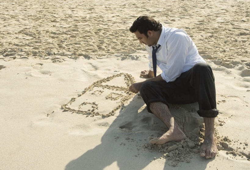 一个人,商务人士,商务男性,坐,横图,俯视,室外,白天,衬衫,绘画,沙滩,阿联酋,亚洲,仅一个男性,仅一个人,阴影,套装,光线,沙子,影子,海岸,领带,沙地,注视,光脚,仅一个年轻男性,阳光,低头,观察,看,赤脚,观看,察看,关注,西亚,商务装,工薪阶层,阿拉伯联合酋长国,迪拜,杜拜,男人,男性,年轻男性,亚洲人,印度人,白领,上班族,海滩,坐着,彩图,高角度拍摄,全身,衬衣