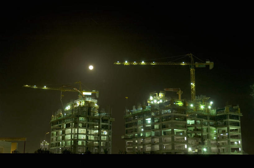 无人,高楼大厦,横图,室外,夜晚,仰视,度假,办公楼,技术,美景,城市风光,城市,大厦,建筑,摩天大楼,写字楼,阿联酋,亚洲,景观,娱乐,设备,施工,建筑工地,楼宇,享受,休闲,机械,起重机,商务楼,景色,放松,工程,西亚,阿拉伯联合酋长国,迪拜,谢赫扎耶德路,地盘,建筑地盘,施工地盘,杜拜,彩图,低角度拍摄,大楼,高层建筑,高楼,工地,摩天楼