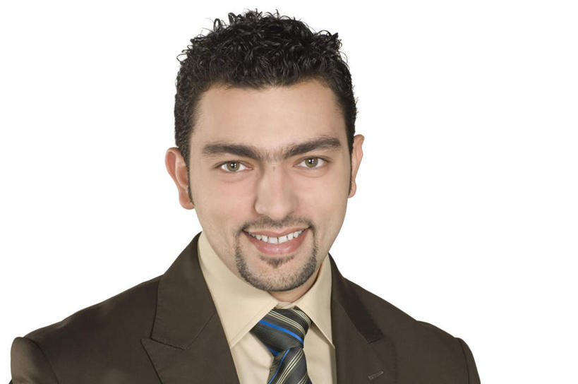 脸,头,脸颊,胡须,一个人,商务人士,商务男性,站,笑,微笑,露齿笑,横图,室内,特写,白天,白色背景,正面,衬衫,亚洲,仅一个男性,仅一个人,阴影,套装,反射,影子,注视,肩膀,仅一个年轻男性,观察,看,站着,摄影,影棚,观看,装,察看,关注,工薪阶层,男人,男性,年轻男性,阿拉伯人,白种人,亚洲人,头部,胡子,小胡子,脸部,脸蛋,面部,白领,上班族,站立,半身,彩图,影棚拍摄,衬衣,拍摄